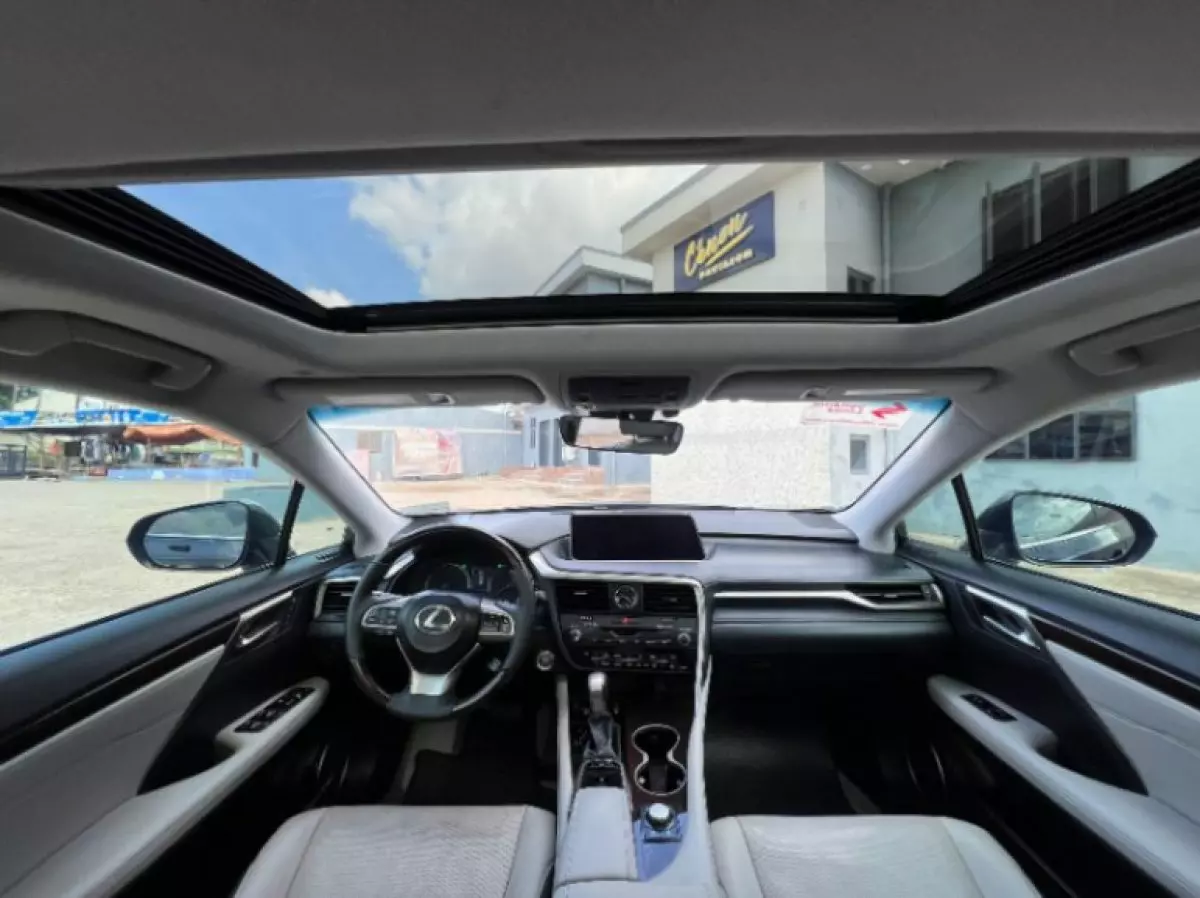 interiorFront