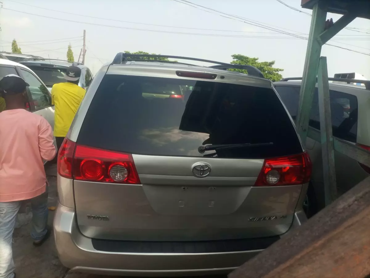car Right Back