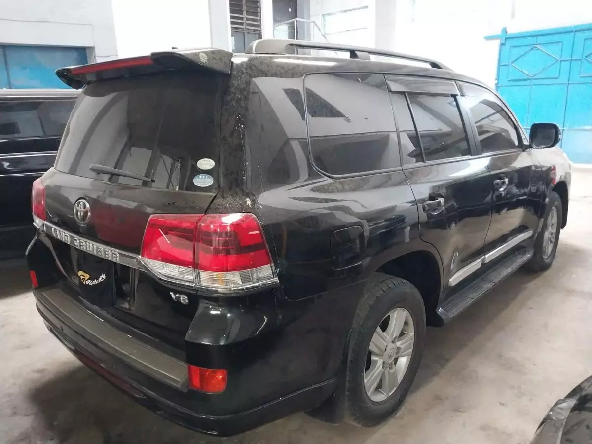 car Right Back