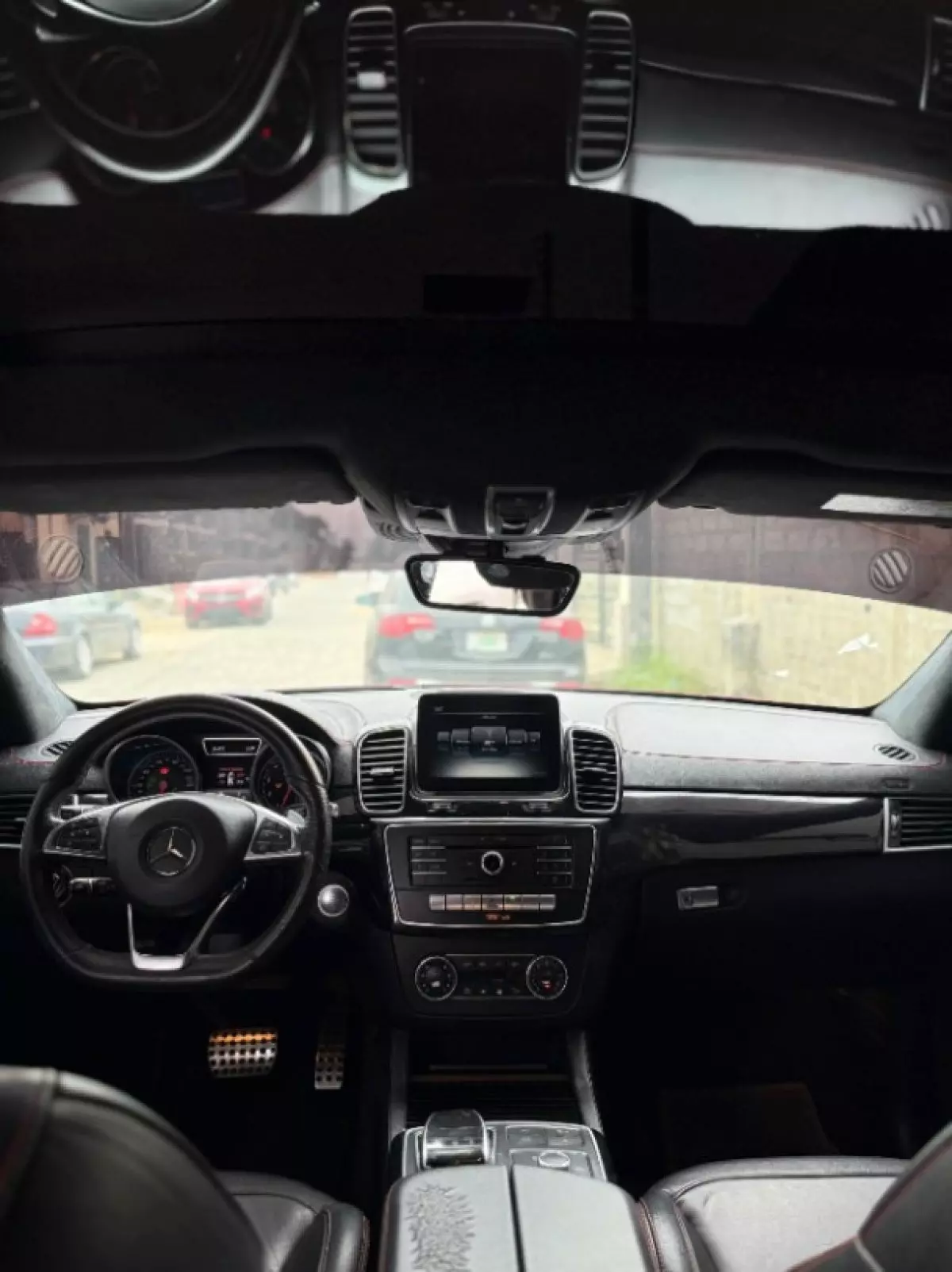 interiorFront