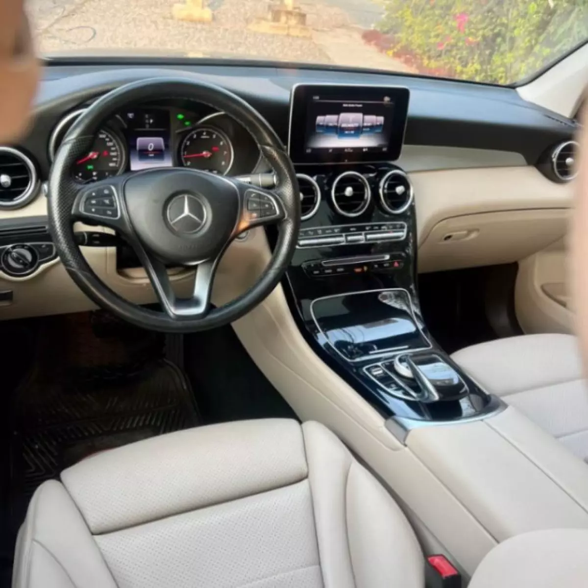 interiorFront