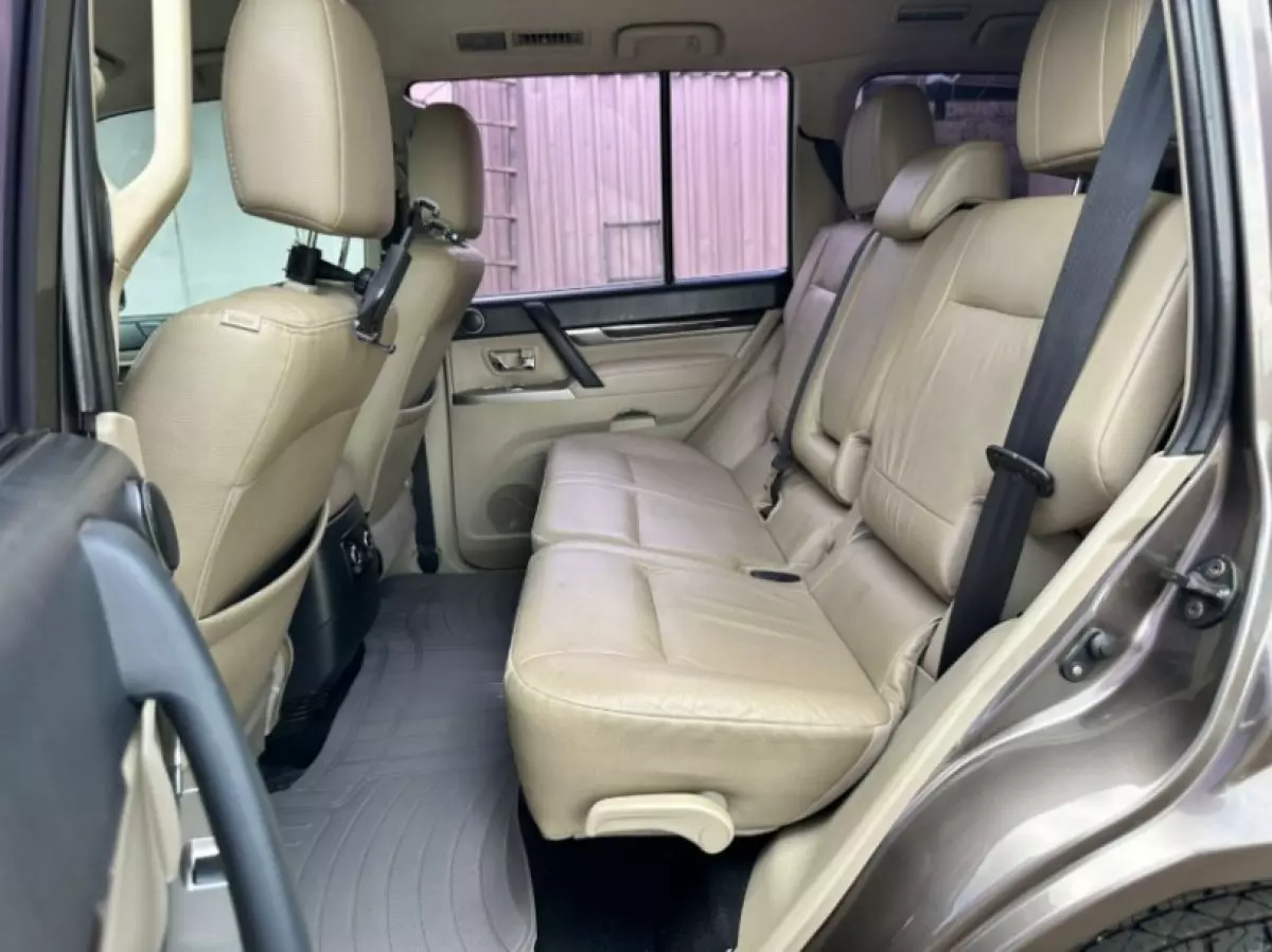 interiorBack