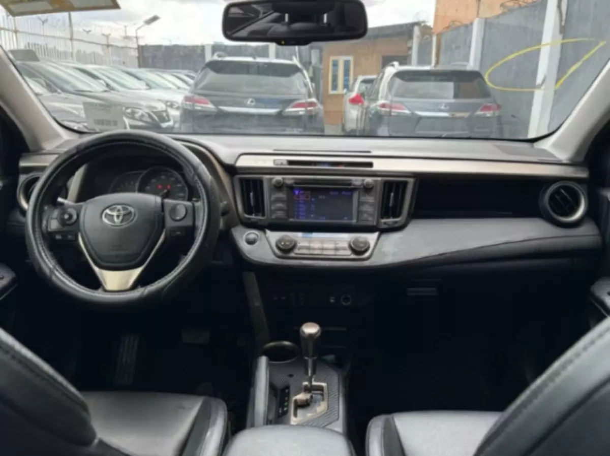 interiorFront