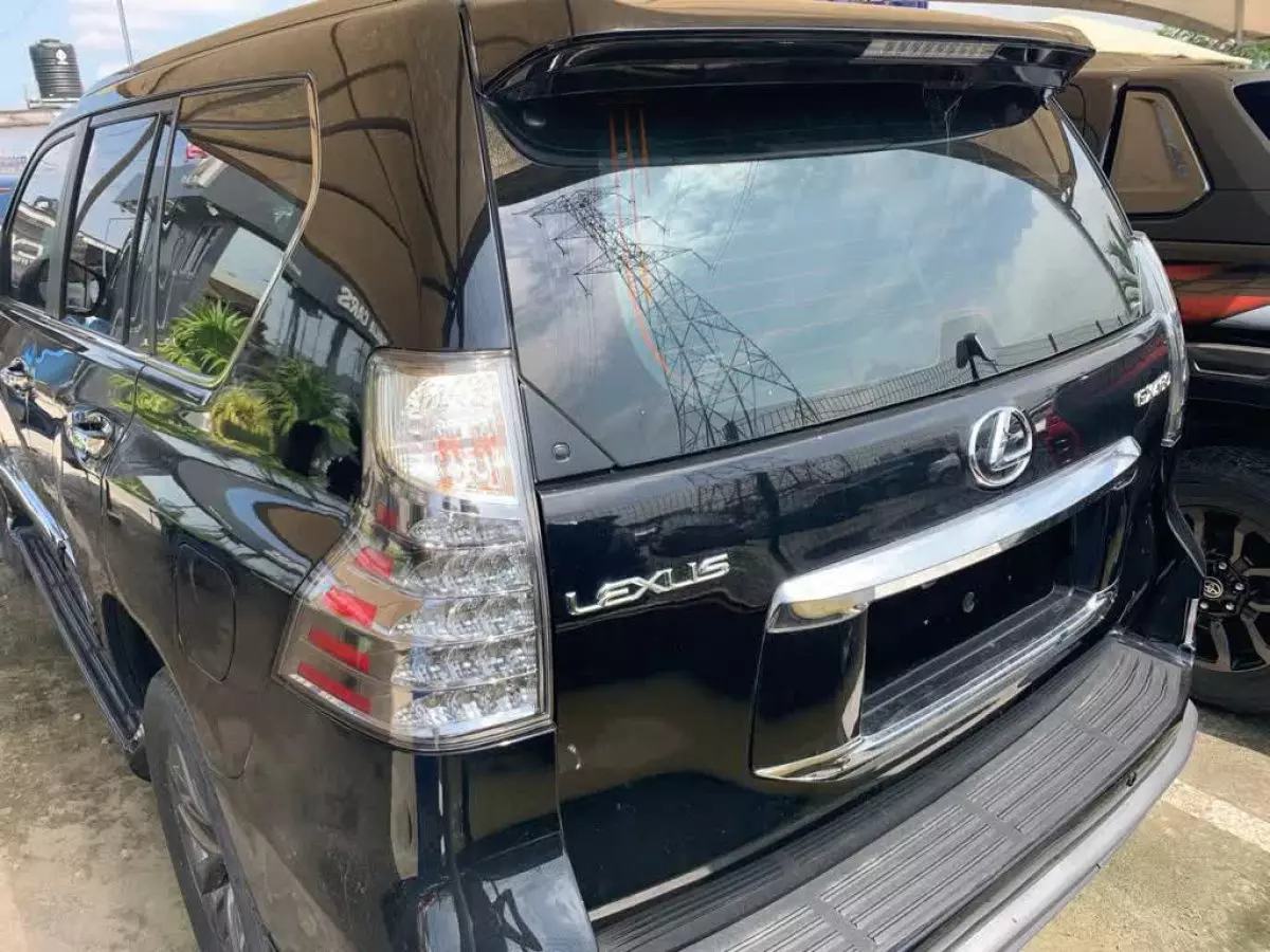 car Right Back