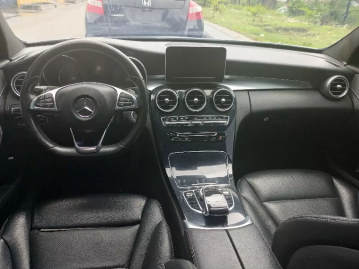 interiorFront