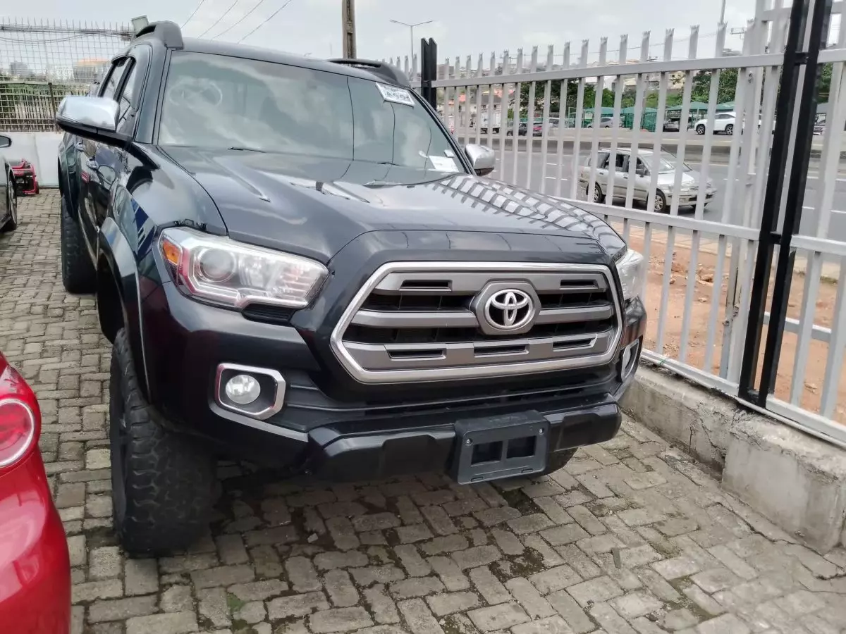 Toyota Tacoma - 2017