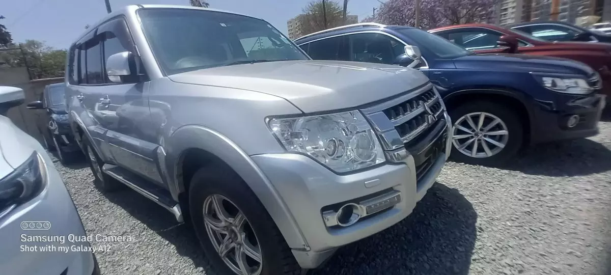 Mitsubishi Pajero - 2015