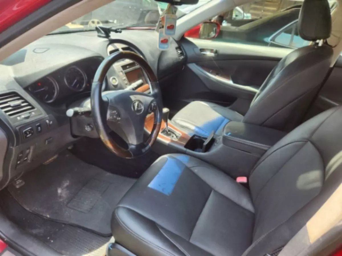 interiorFront