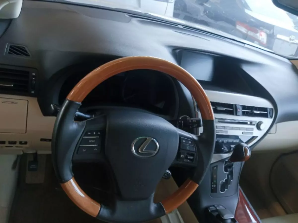 interiorFront
