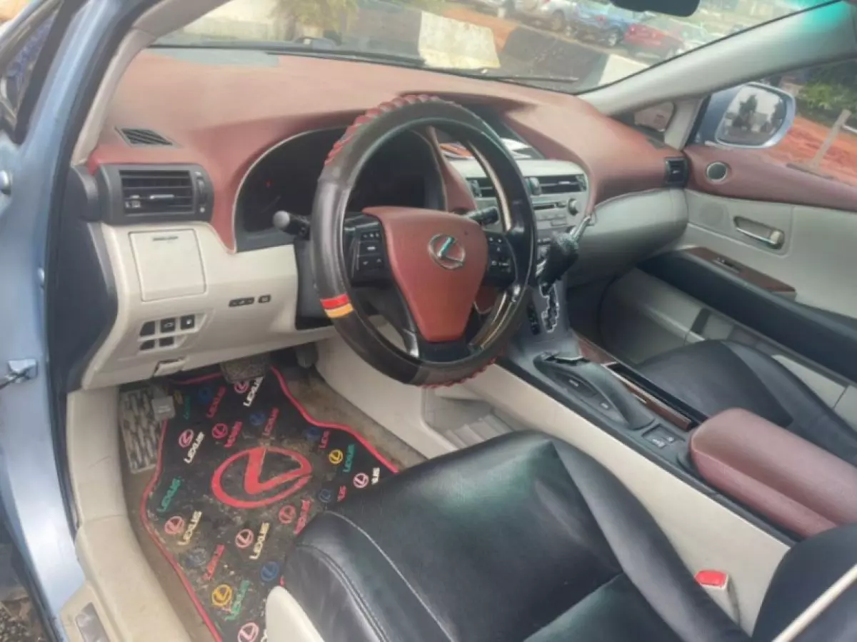 interiorFront