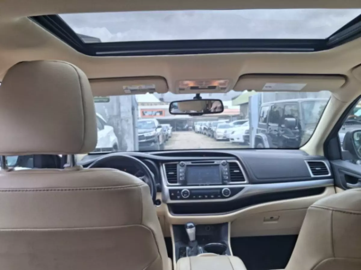 interiorFront