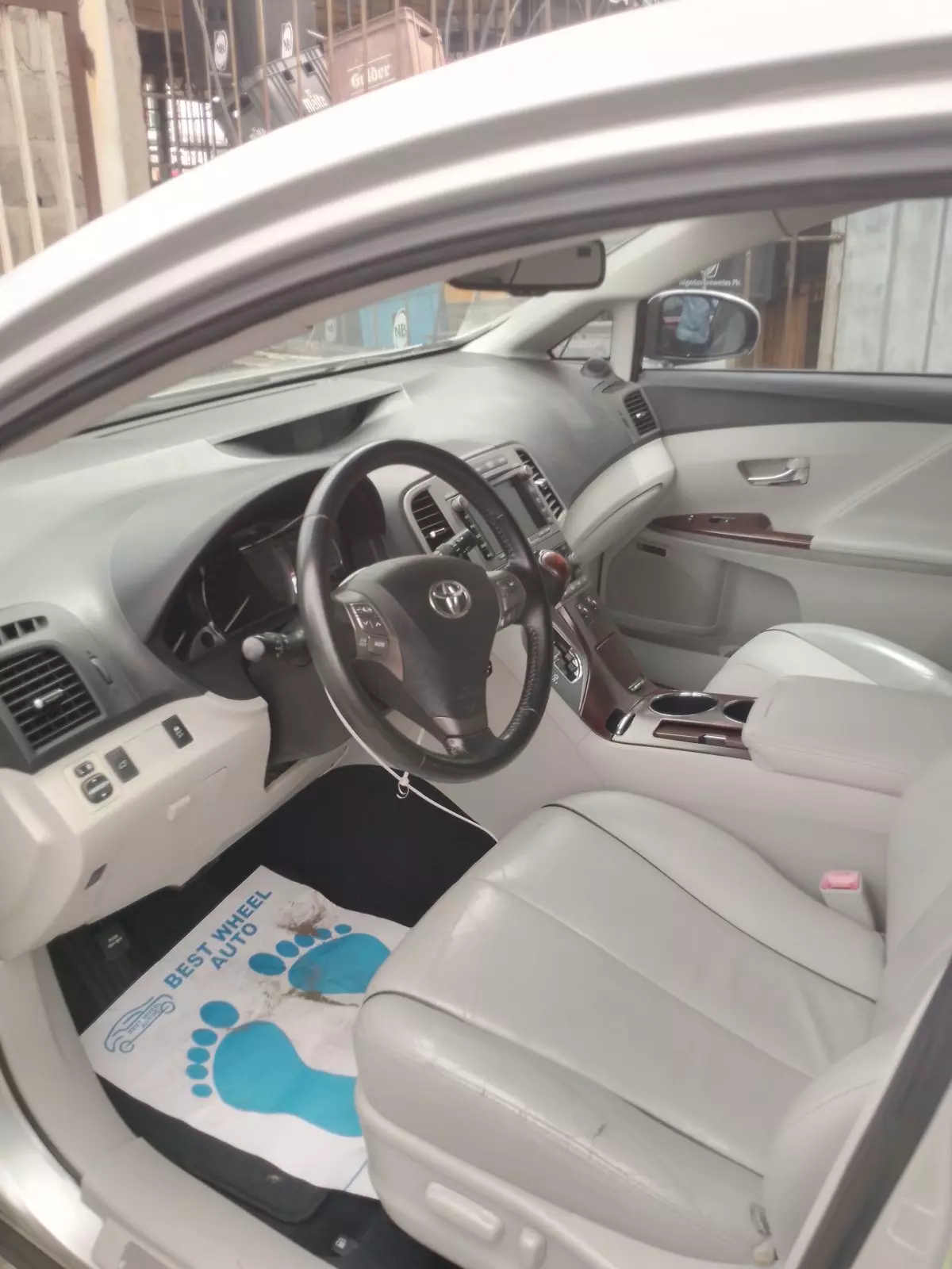 interiorFront