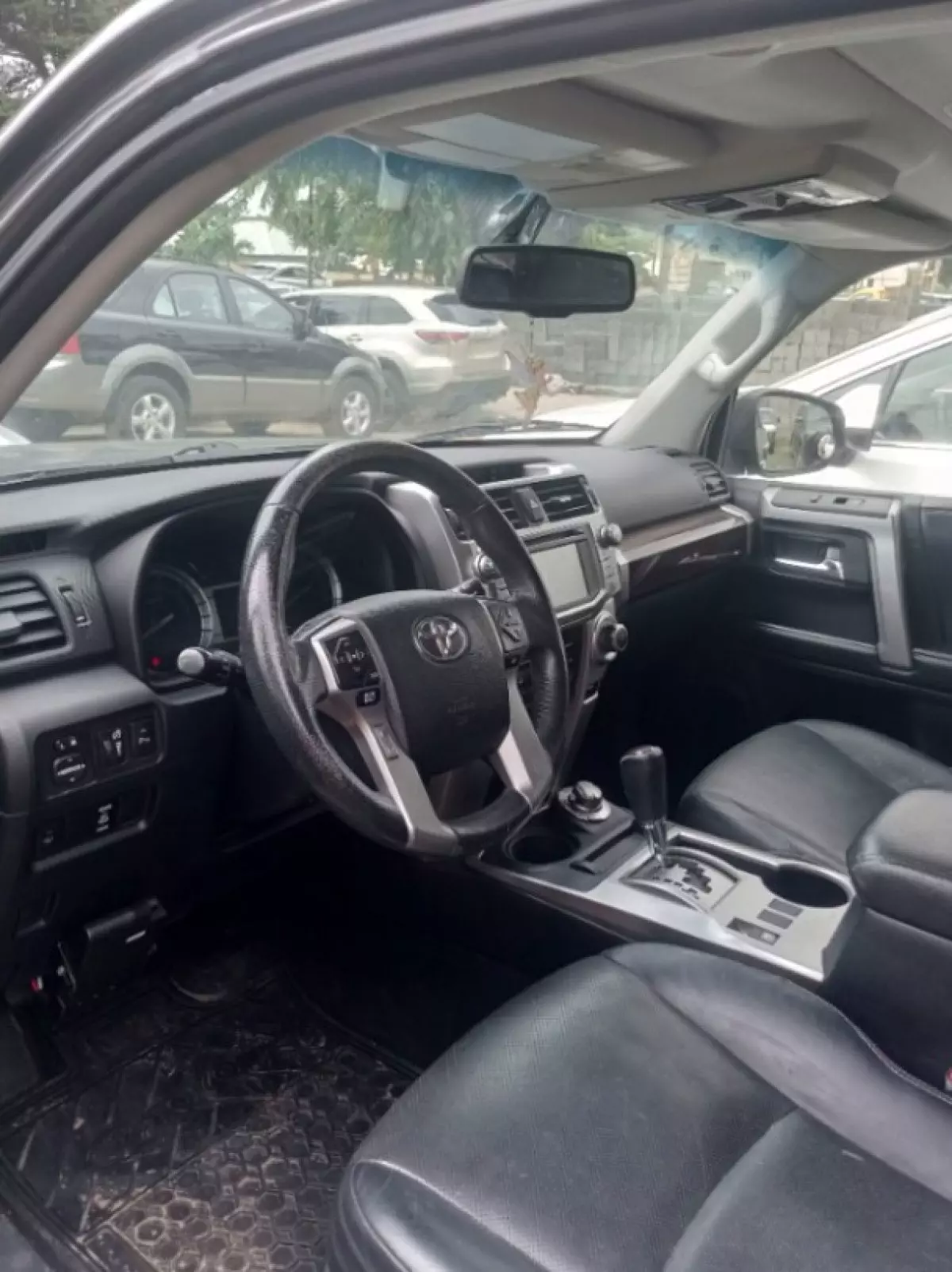interiorFront