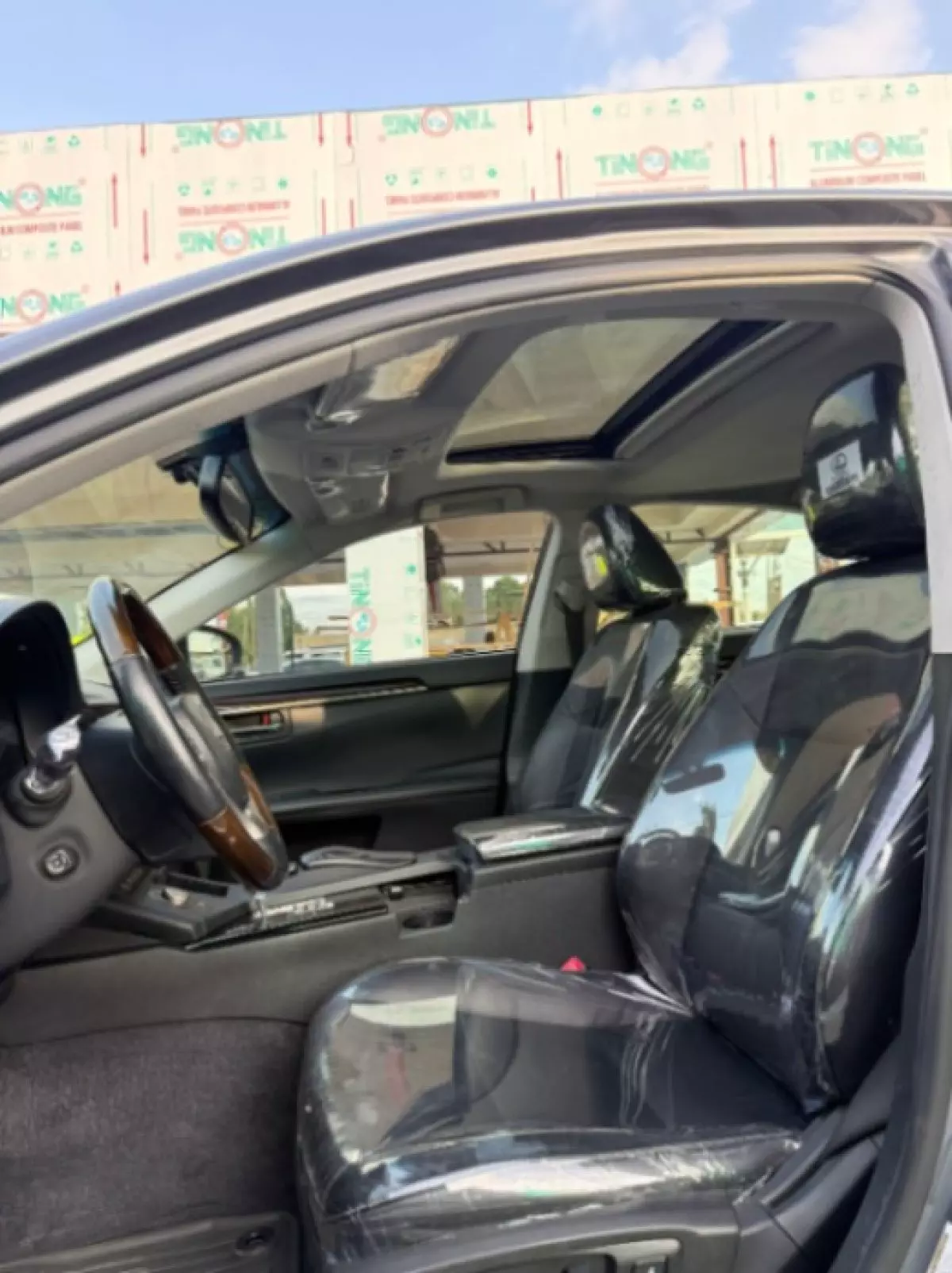 interiorFront