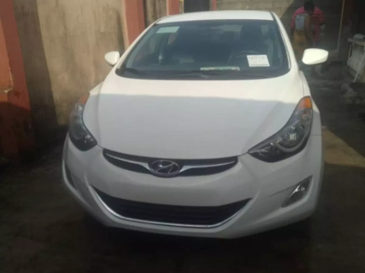 Hyundai Elantra - 2013