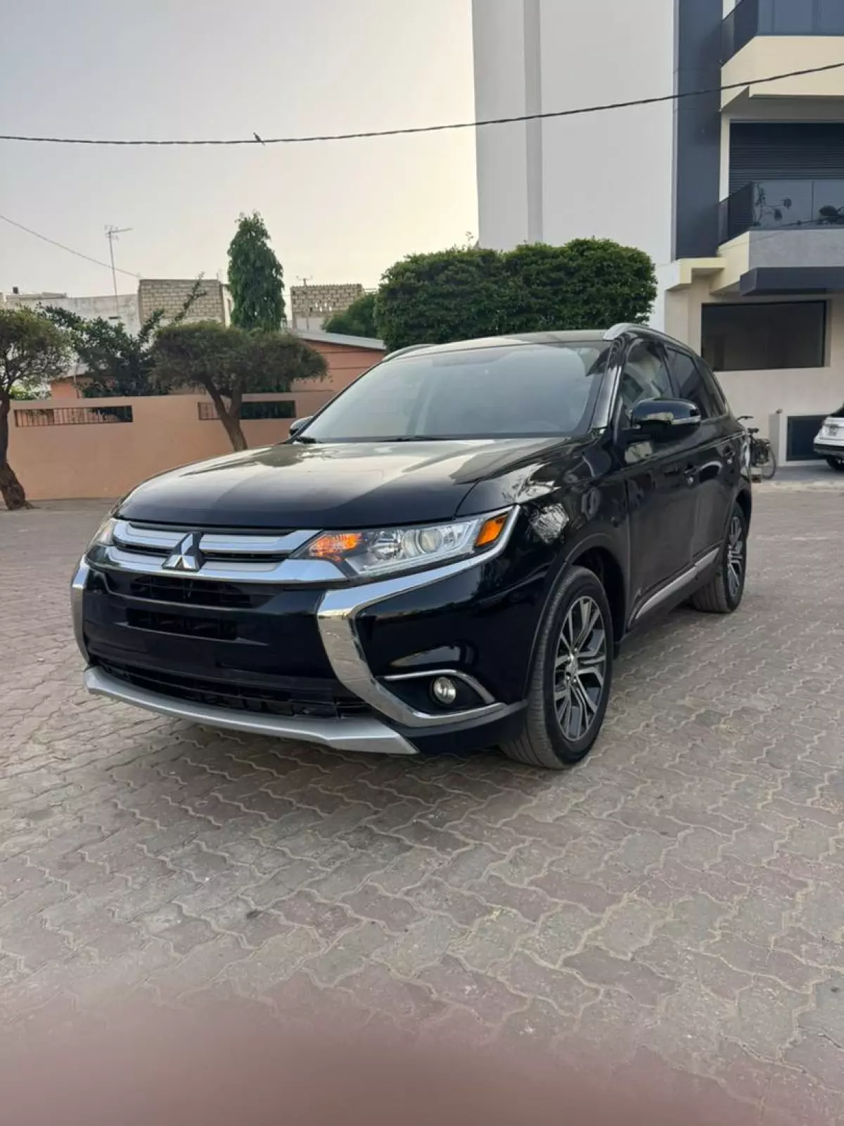 Mitsubishi OUTLANDER   - 2017