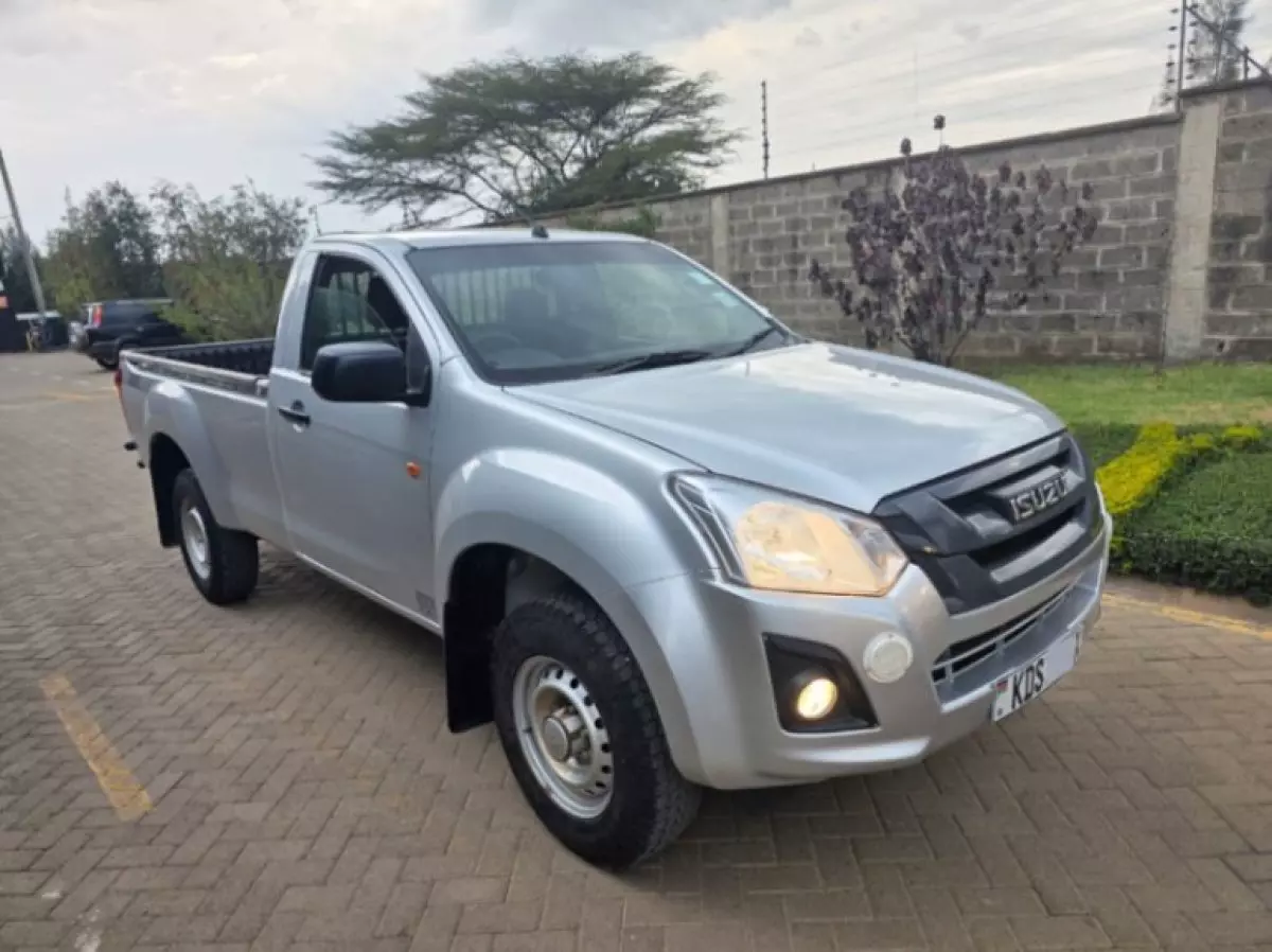 Isuzu D-Max - 2025