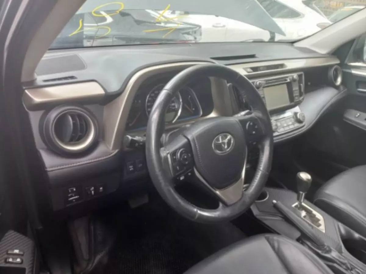 interiorFront