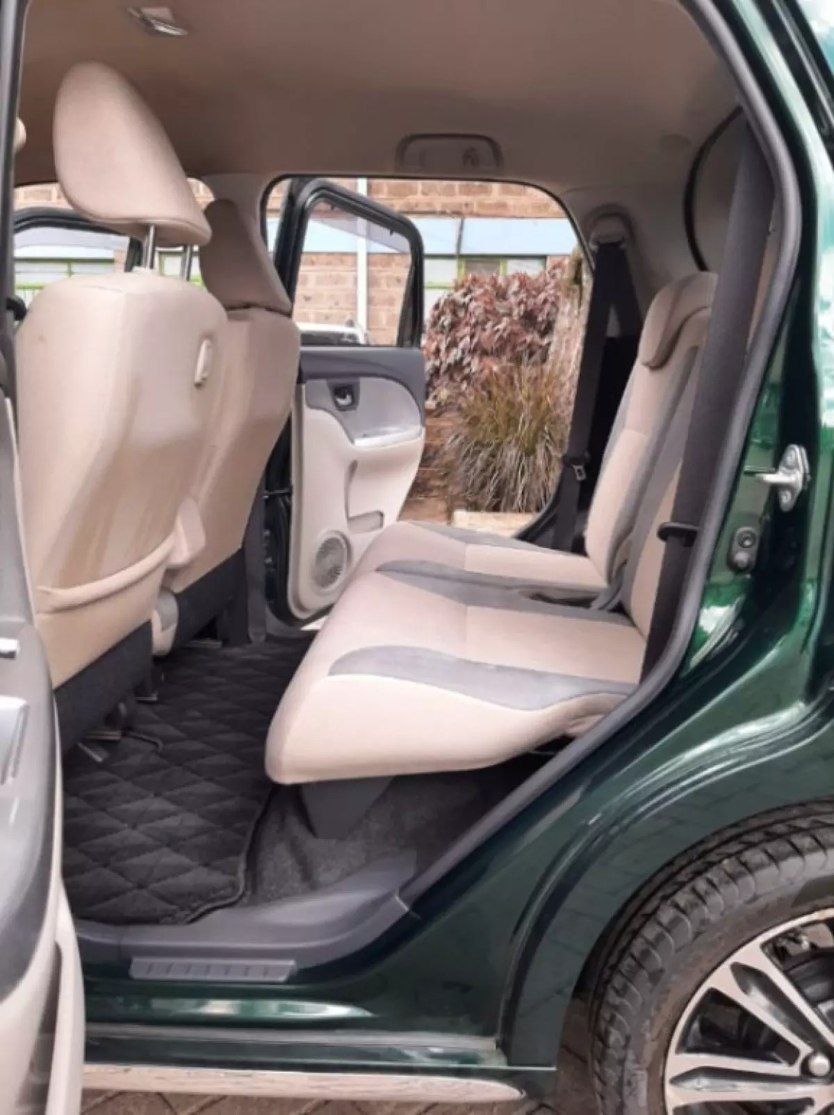 interiorBack