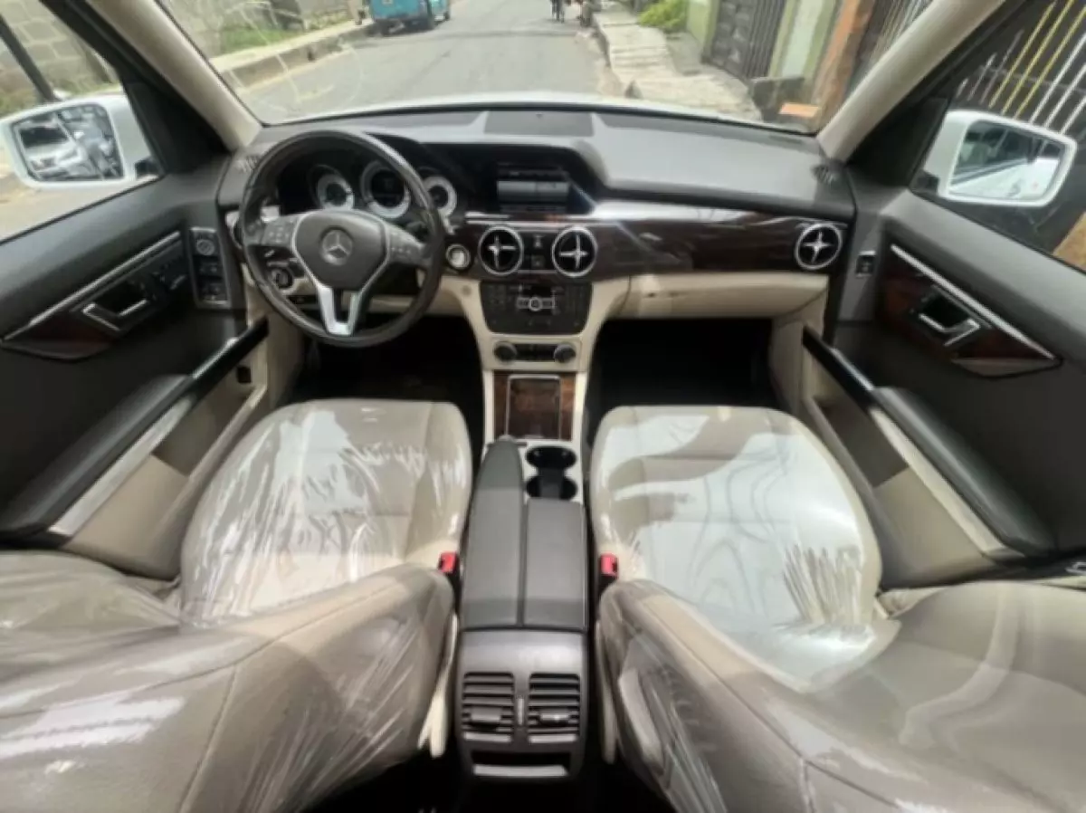 interiorFront
