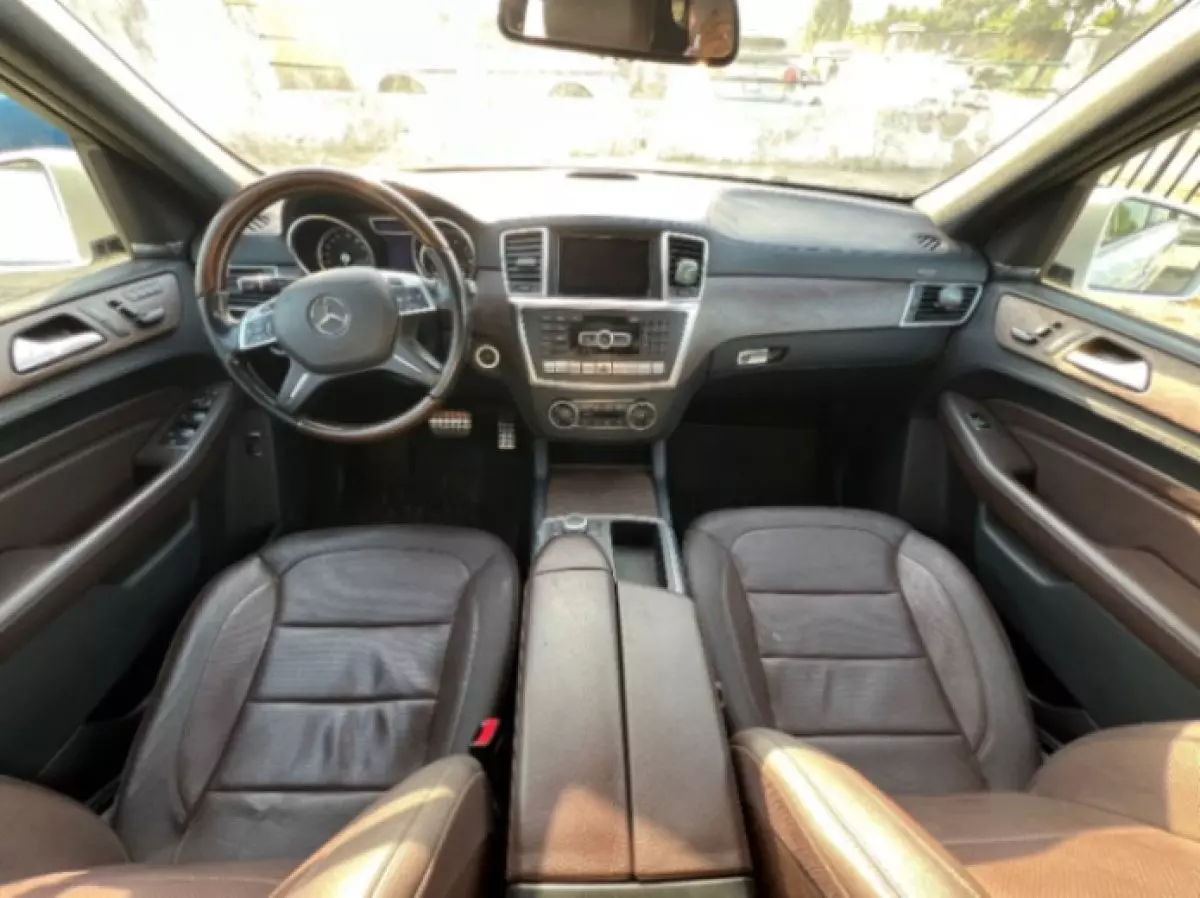 interiorFront