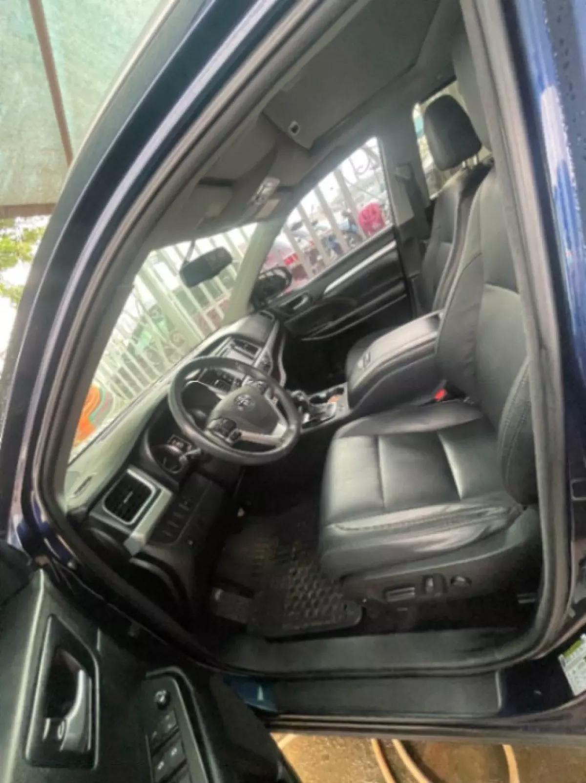 interiorFront
