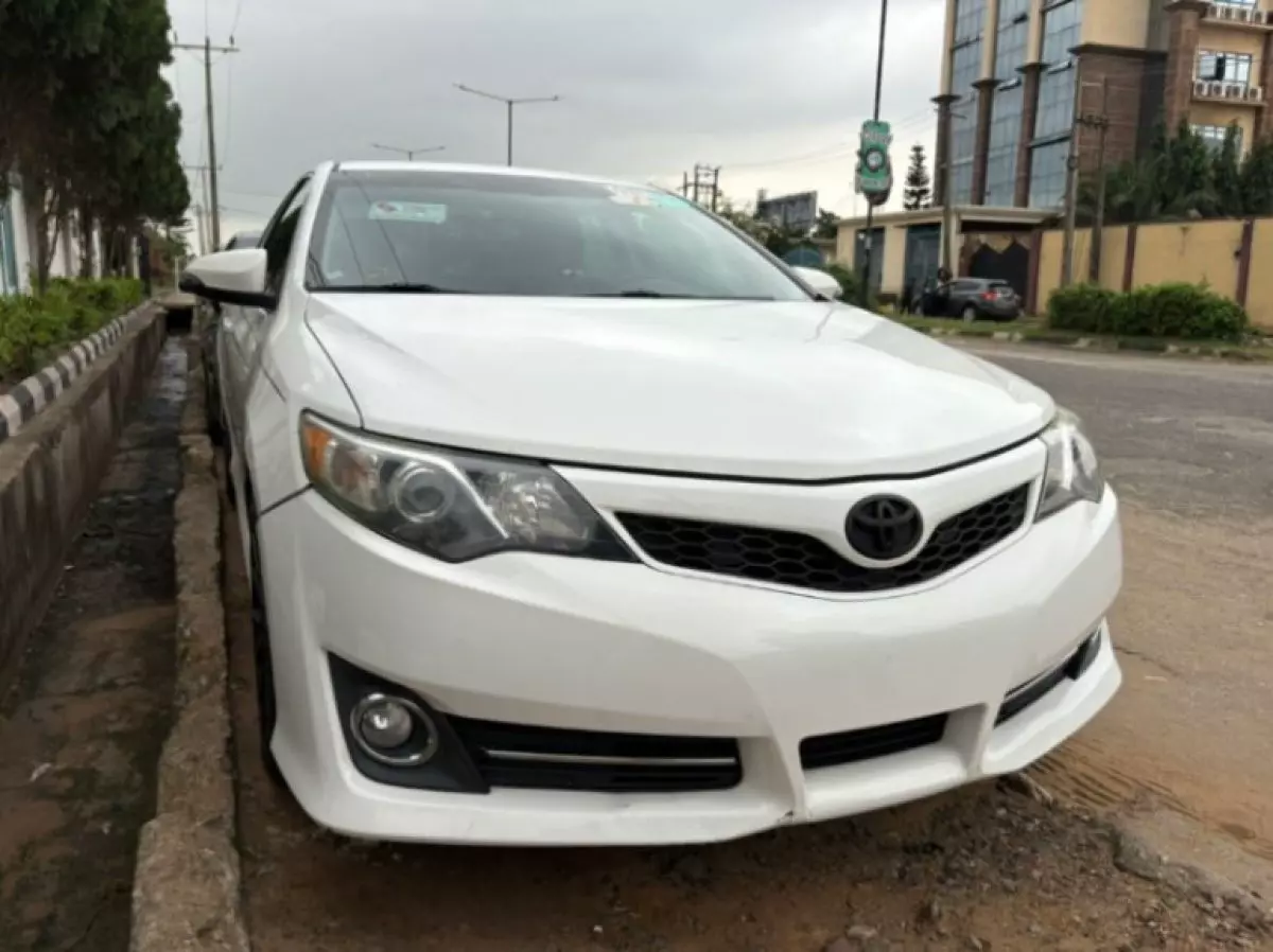 Toyota Camry - 2012
