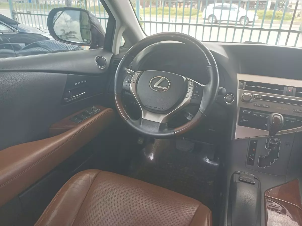 frontInterior1