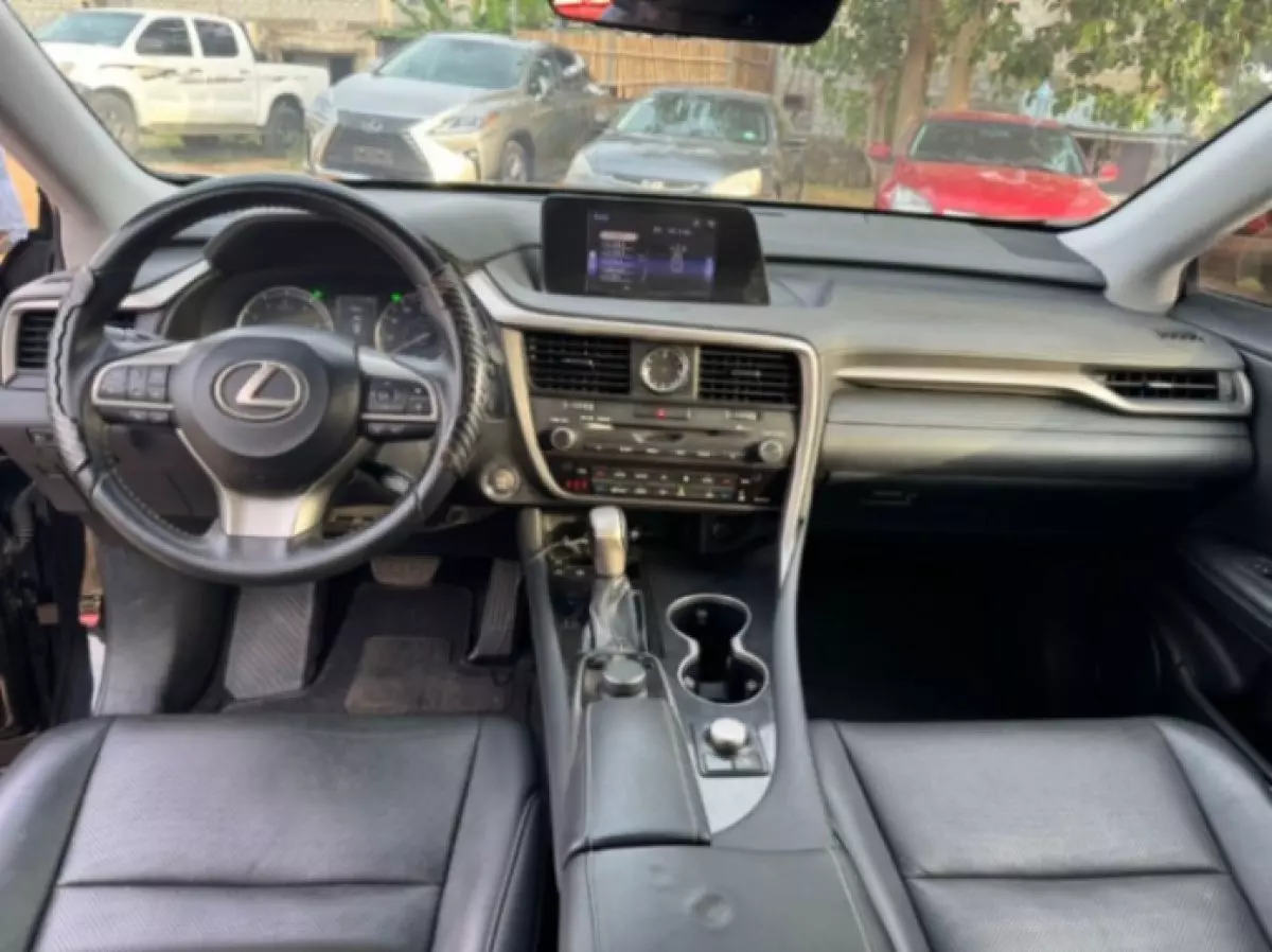 interiorFront