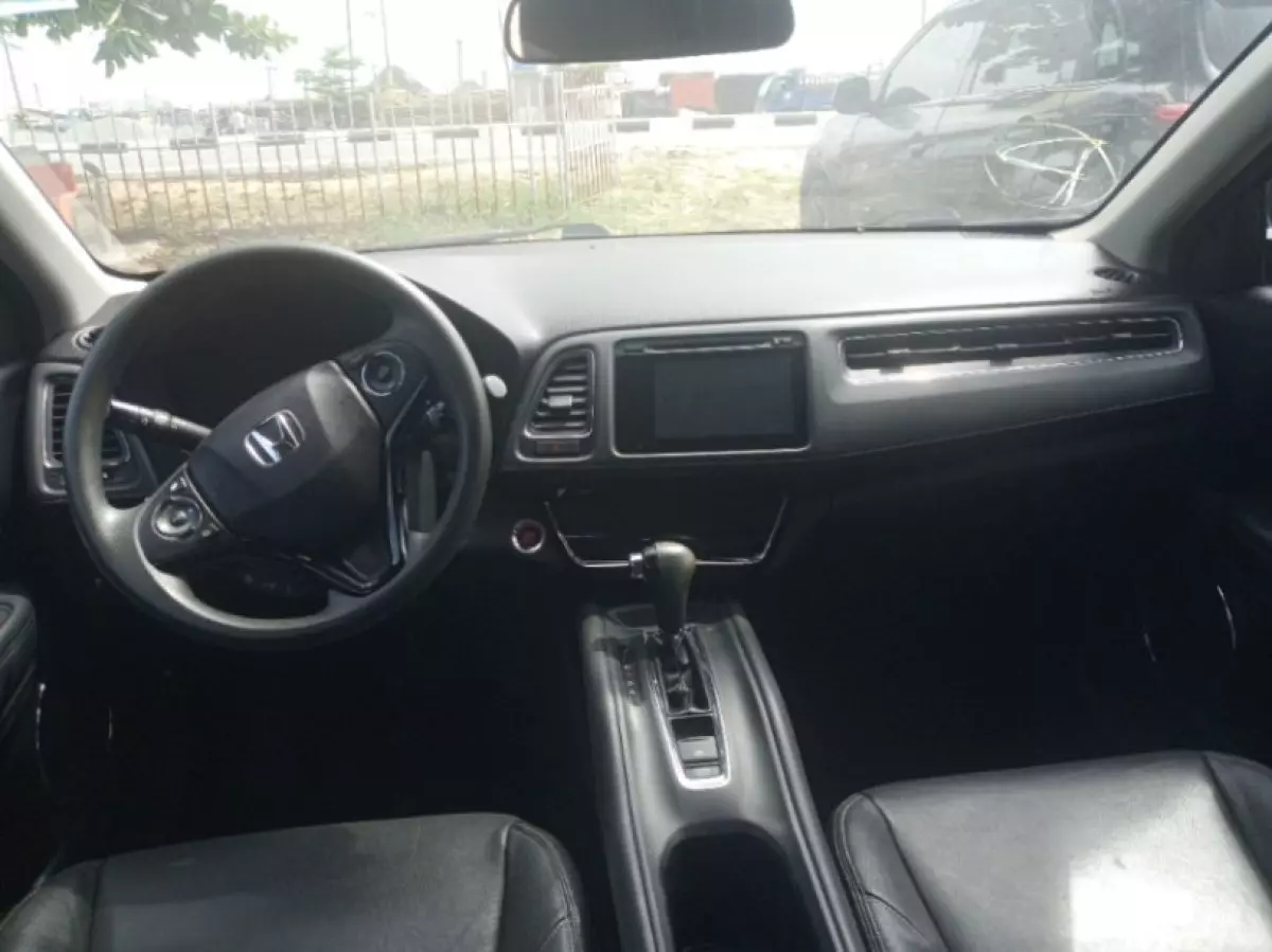 interiorFront