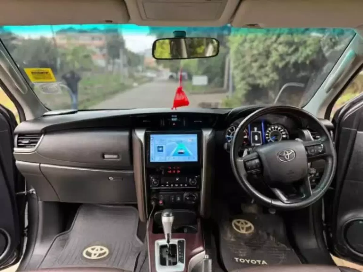 interiorFront
