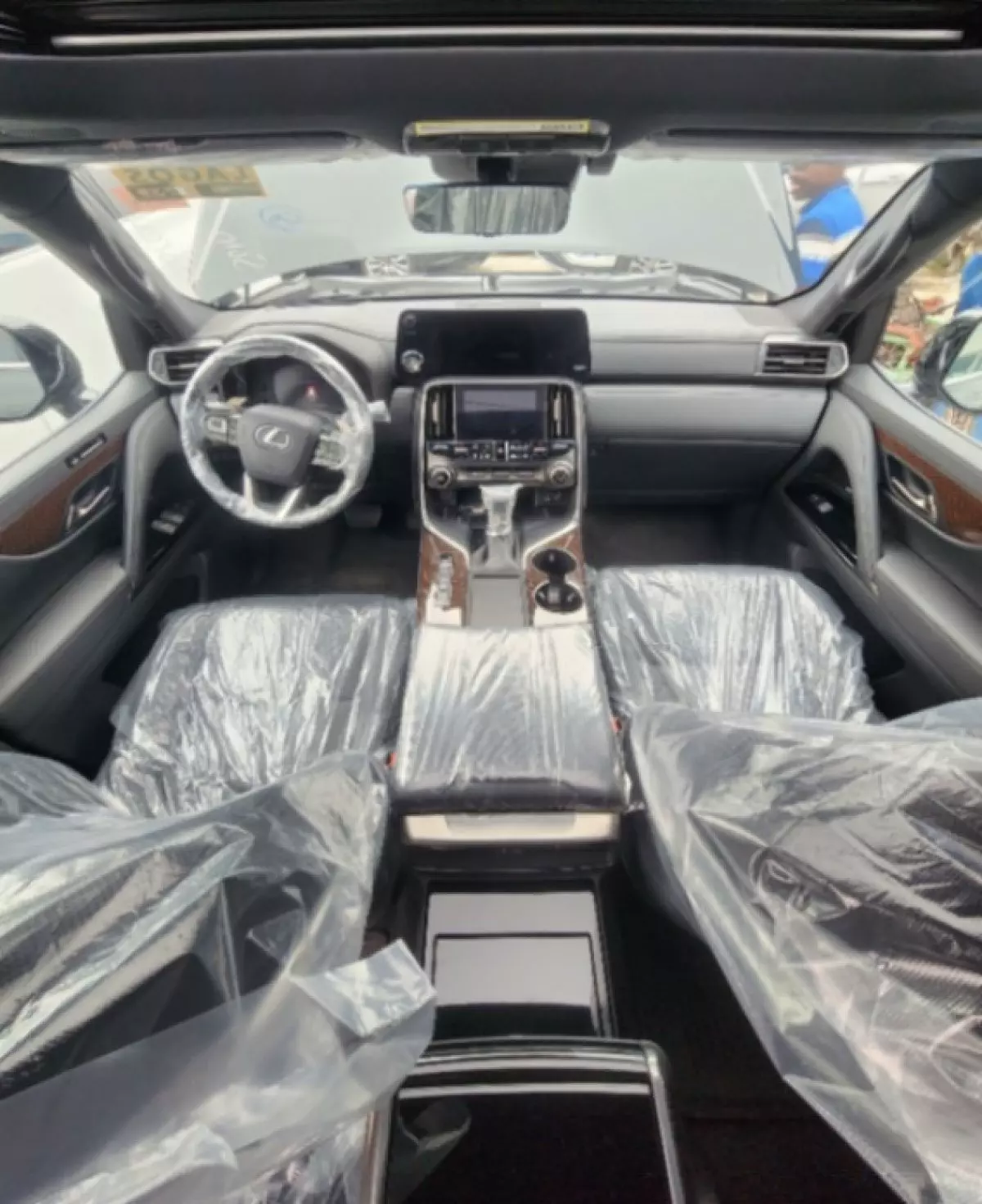 interiorFront
