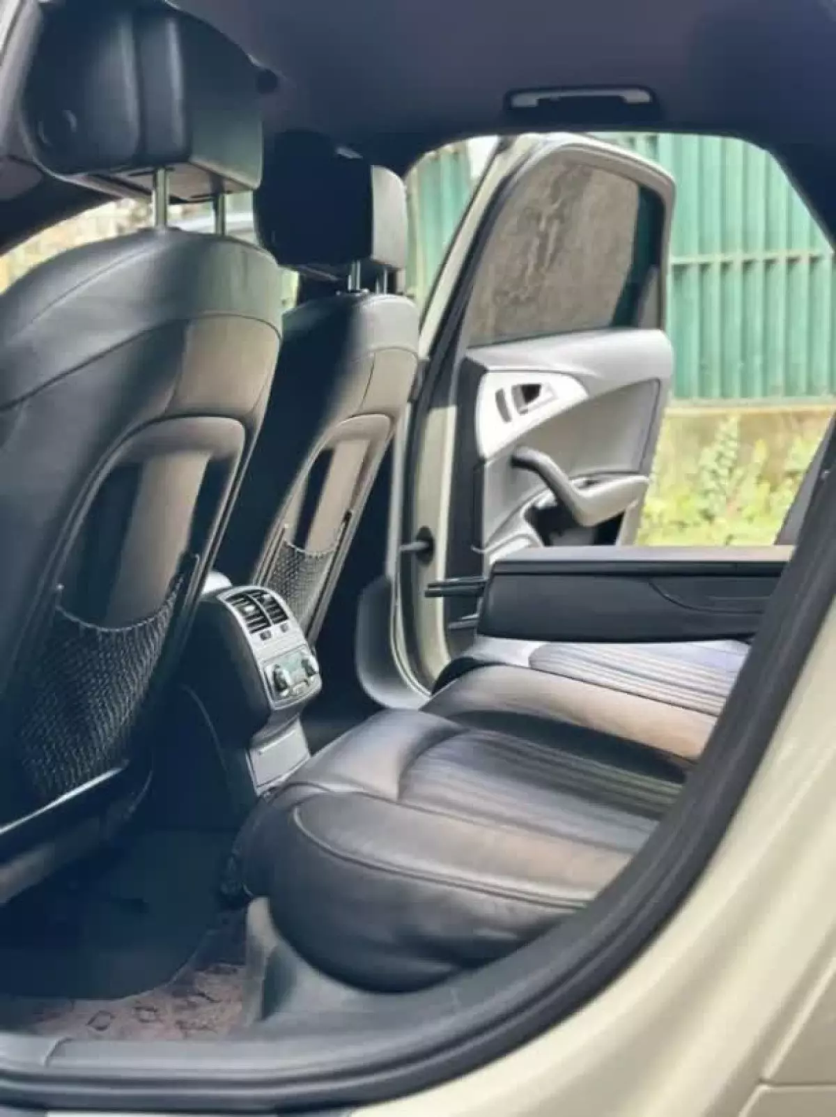 interiorBack