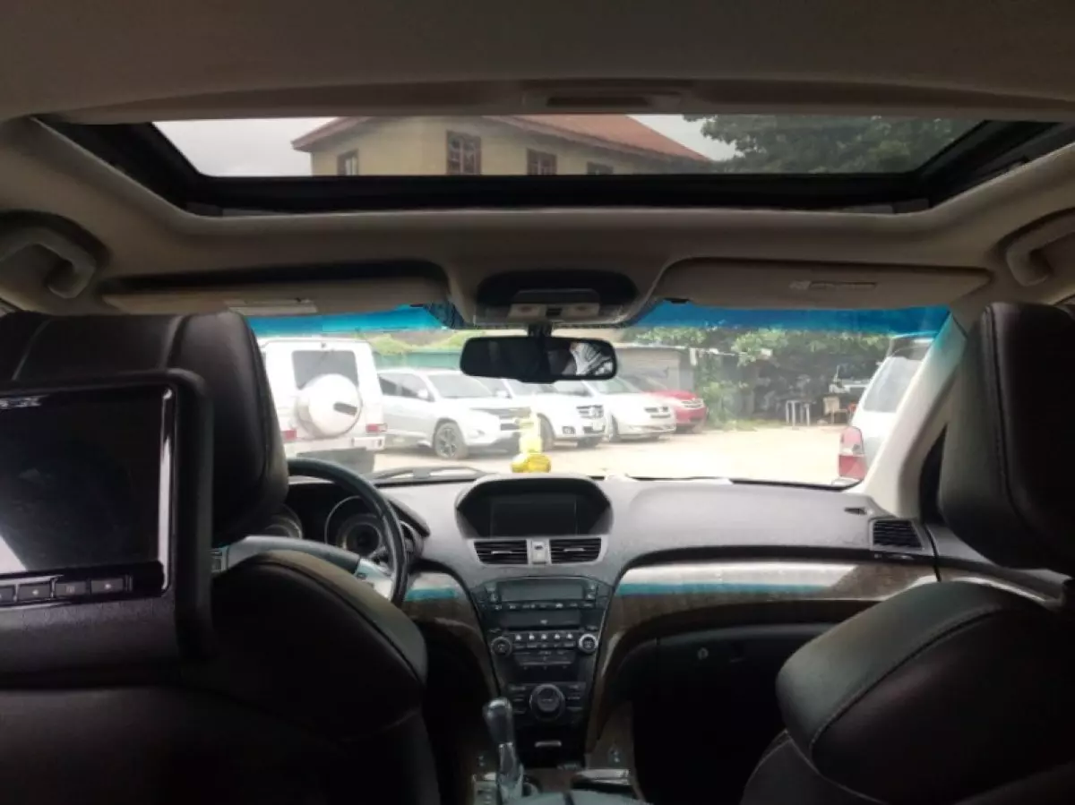 interiorFront