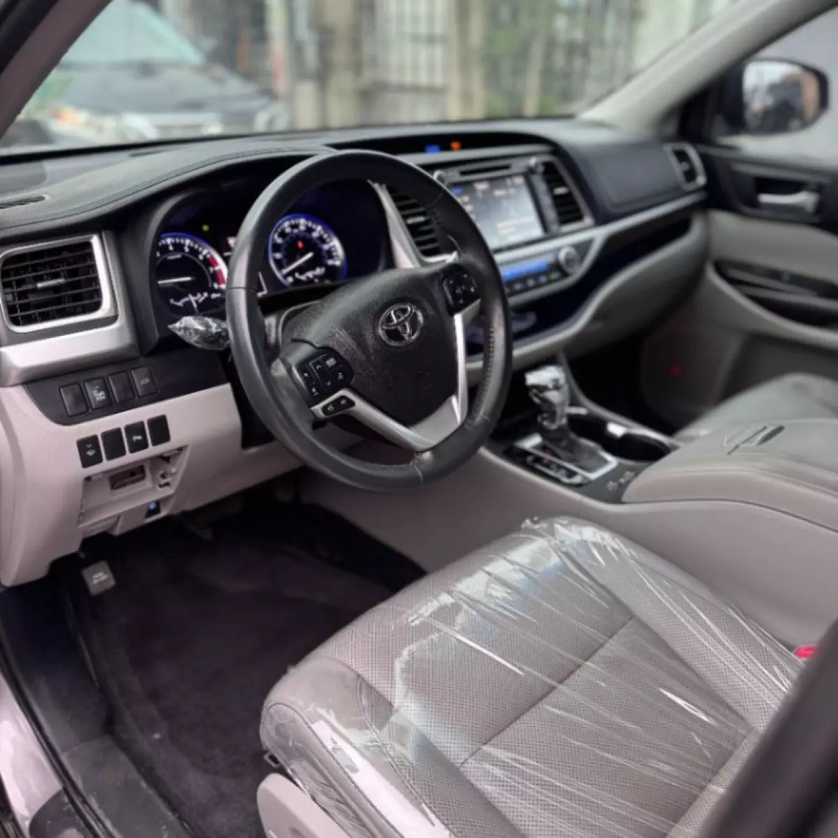 interiorFront