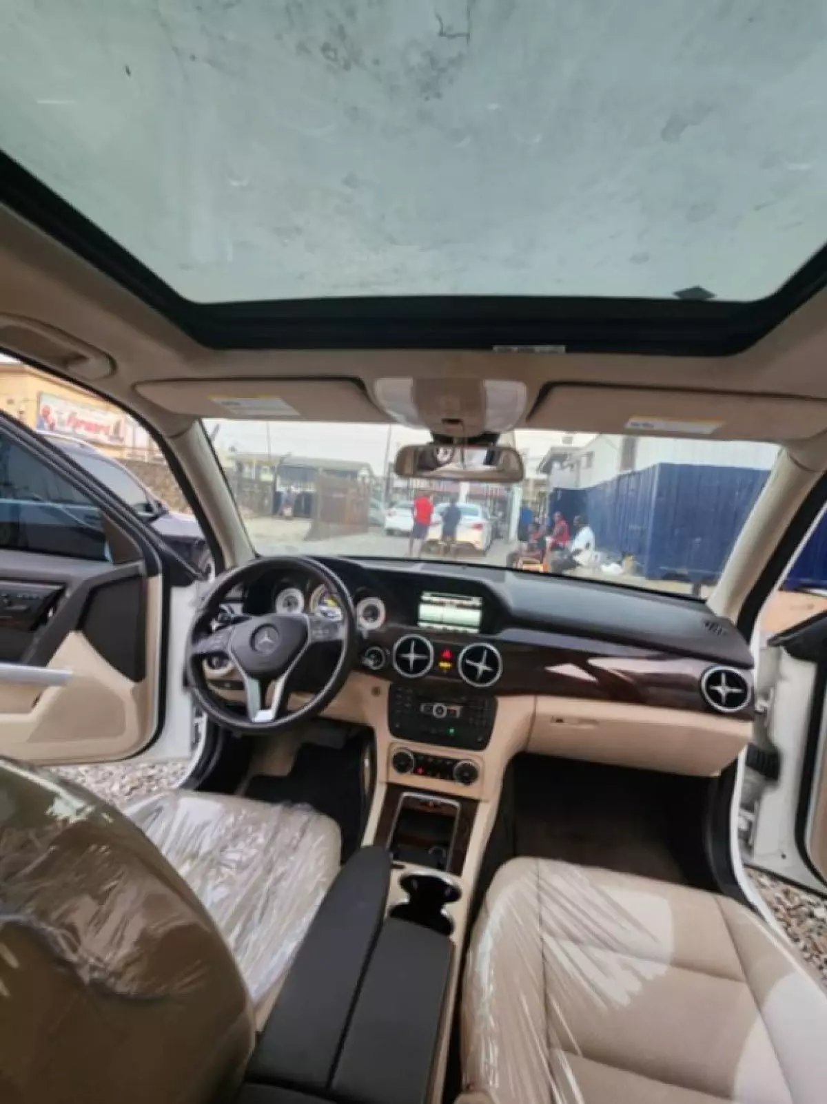 interiorFront