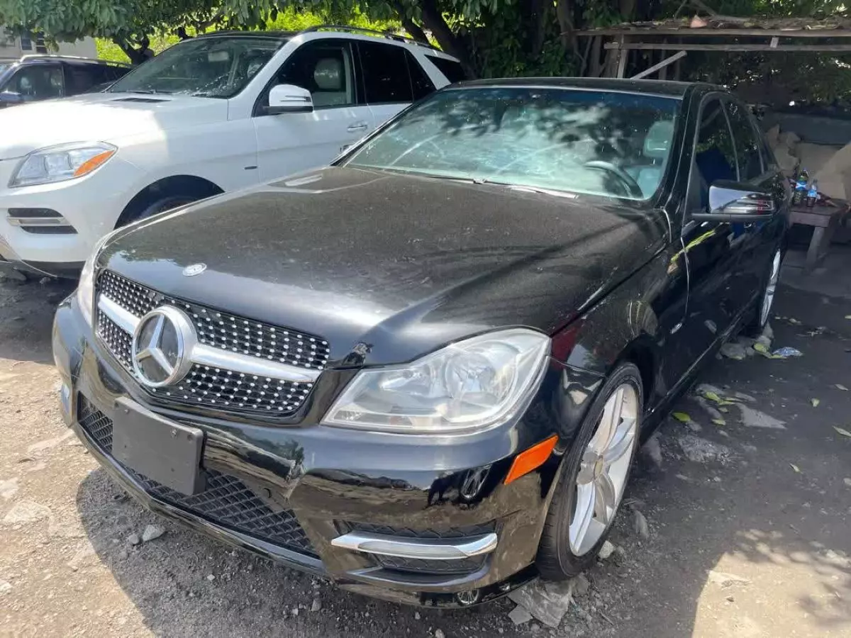 Mercedes-Benz C 300 - 2012
