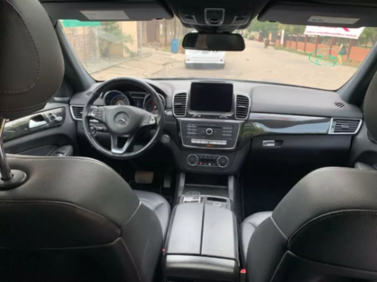 interiorFront