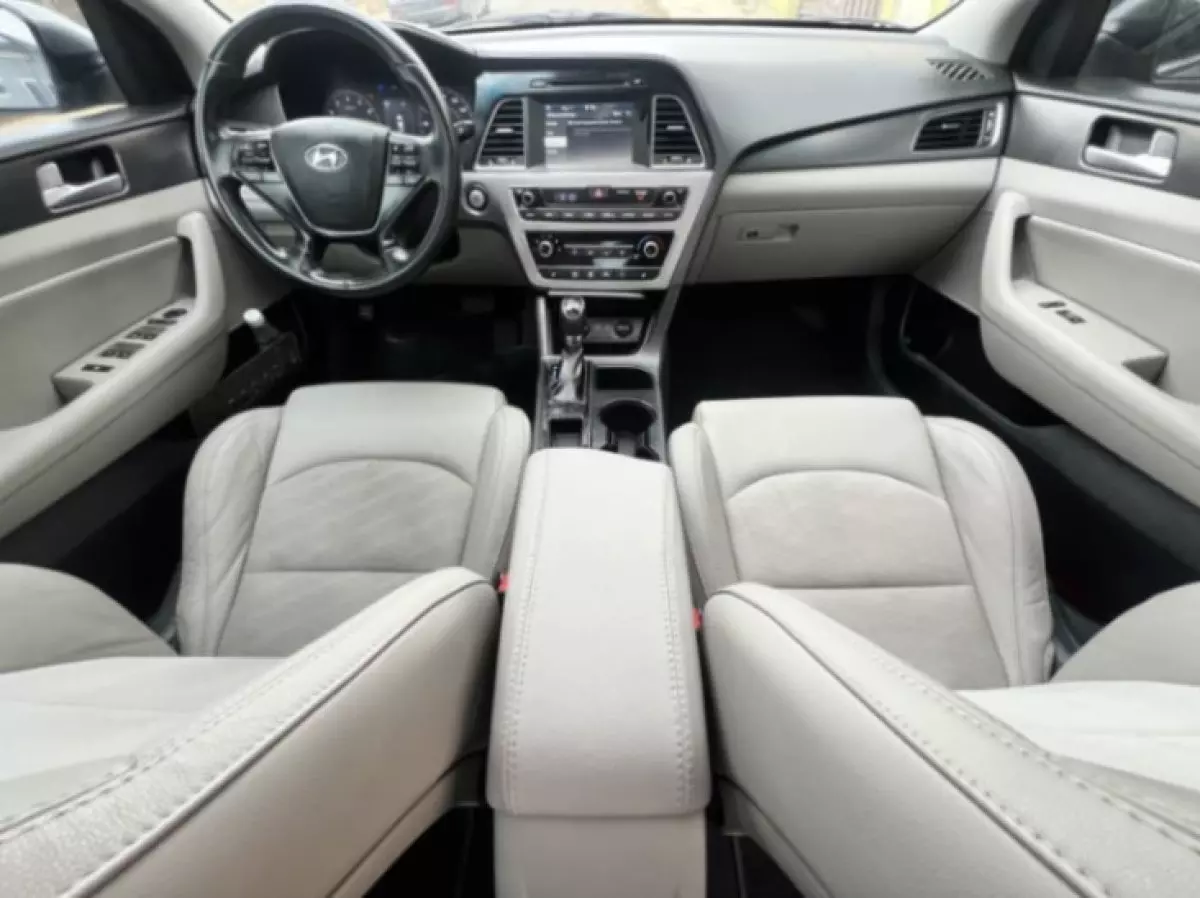 interiorFront