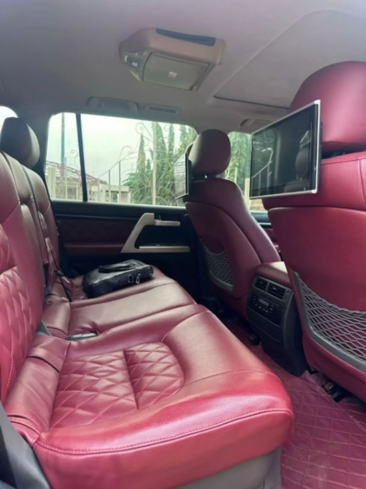 interiorBack