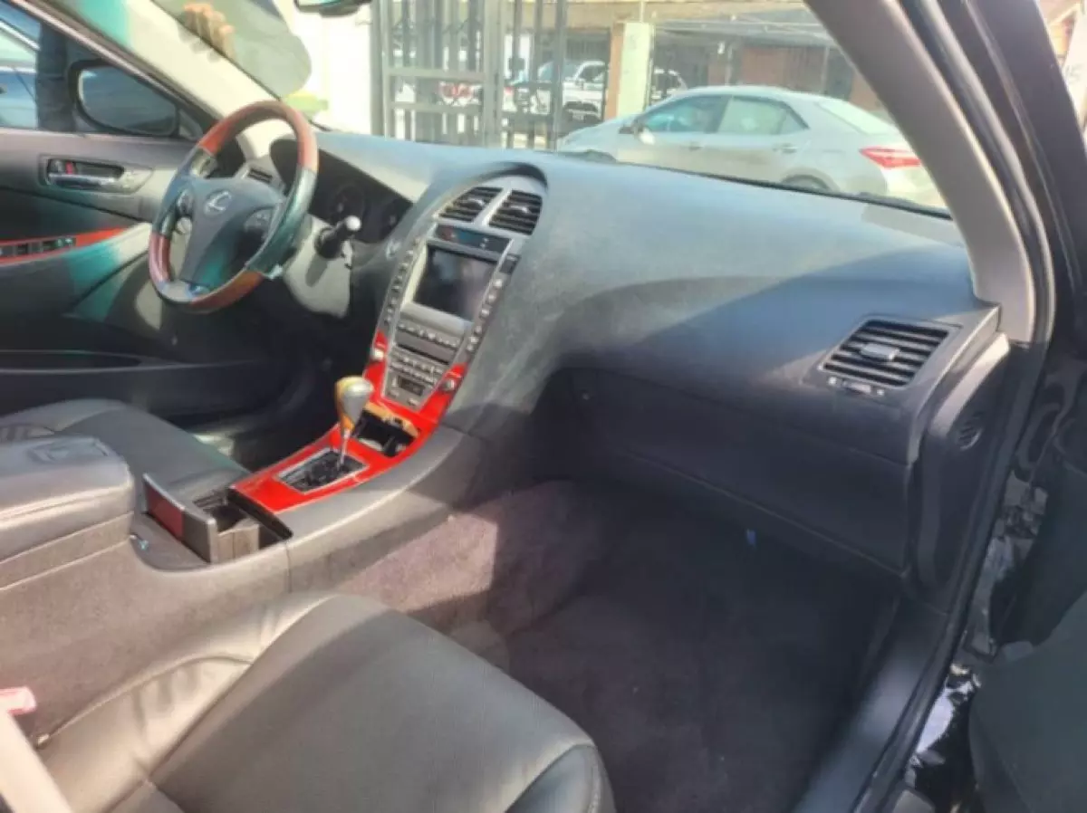 interiorFront