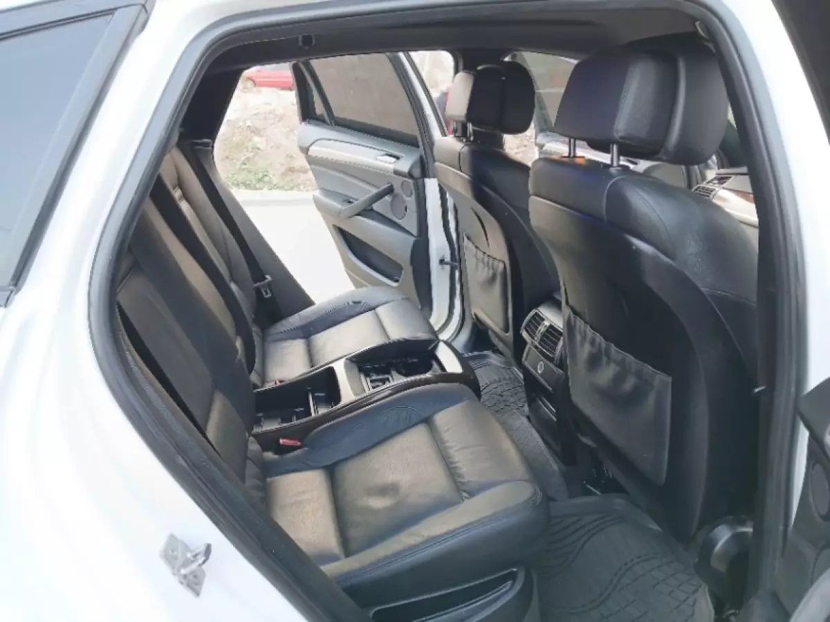 interiorBack