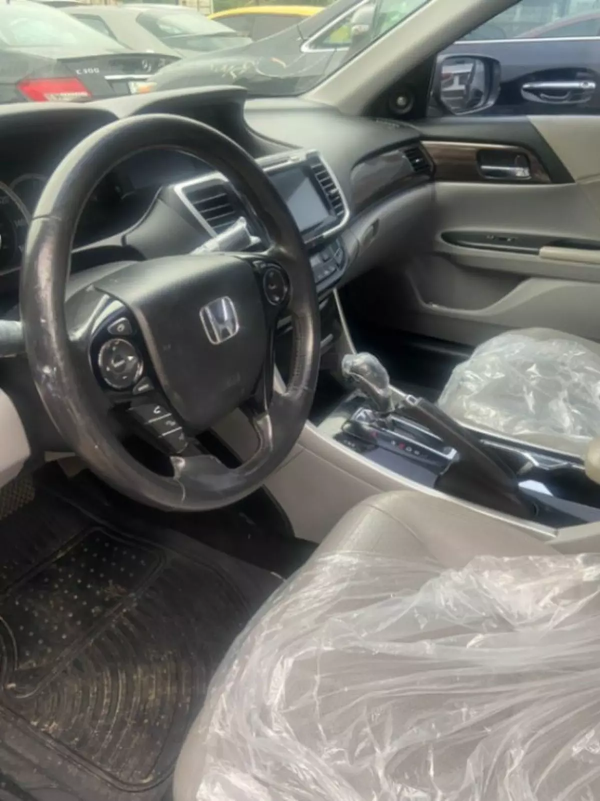 interiorFront