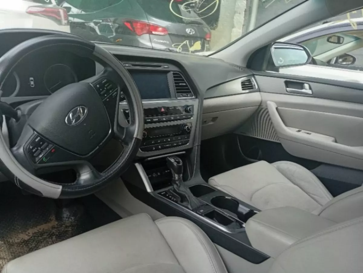 interiorFront