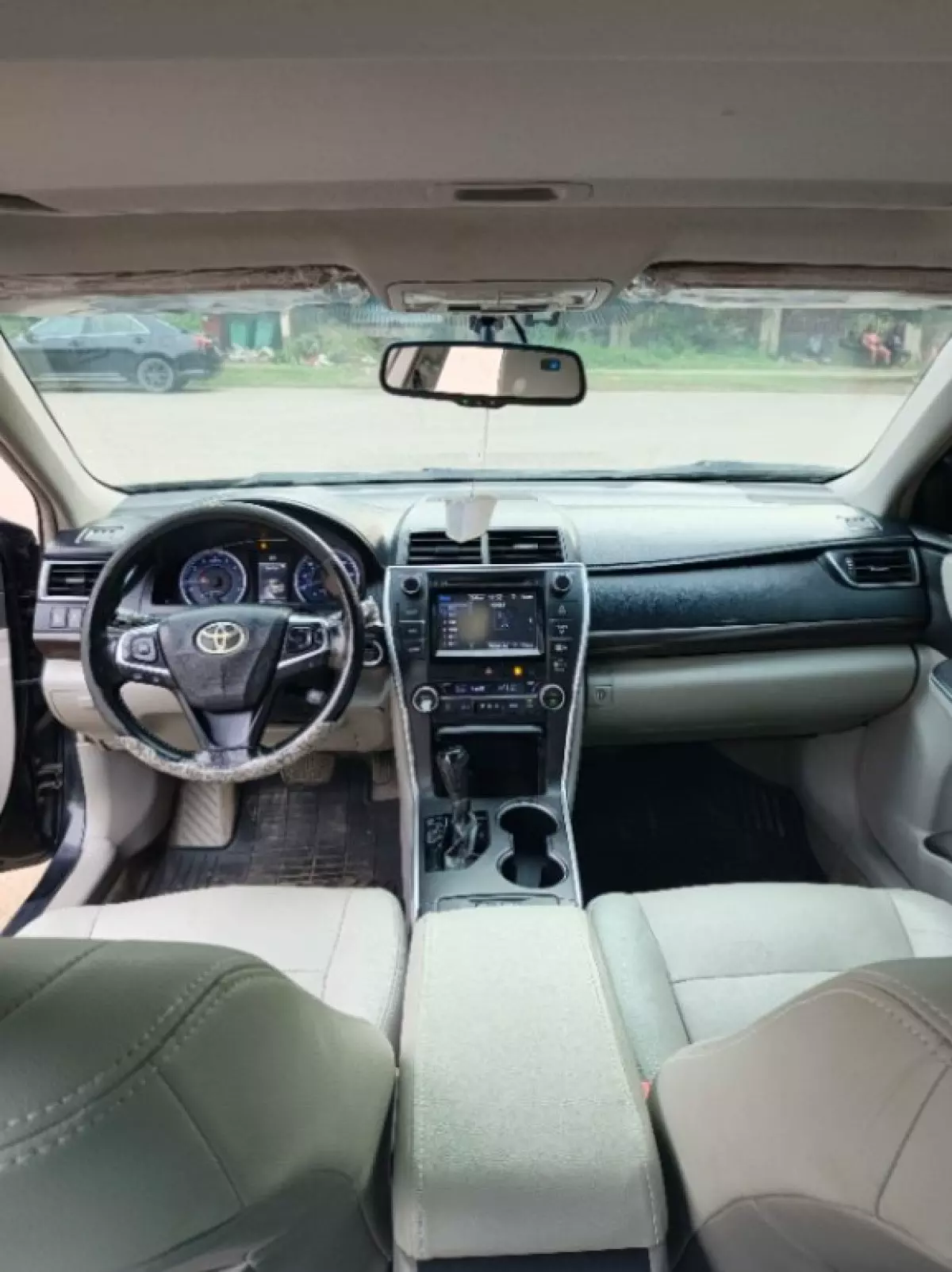 interiorFront