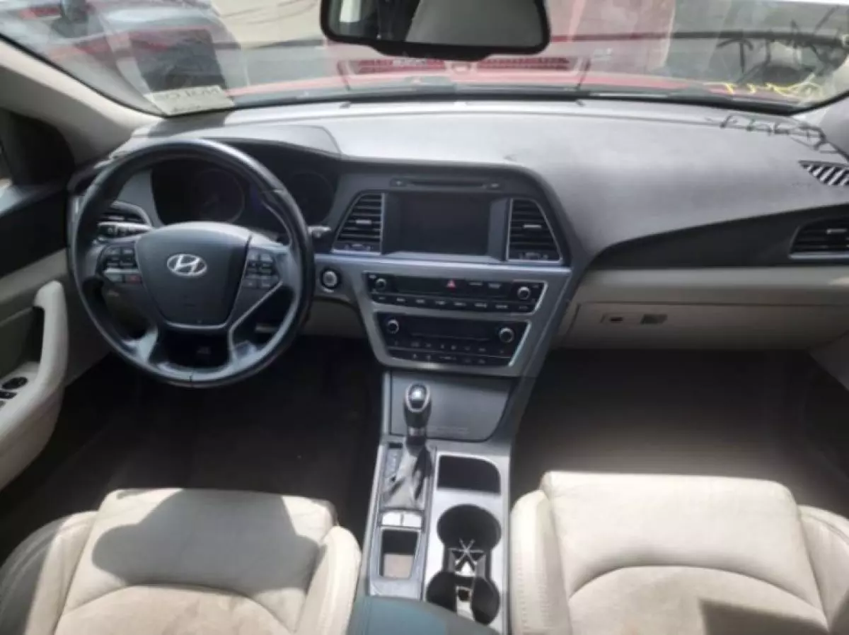 interiorFront