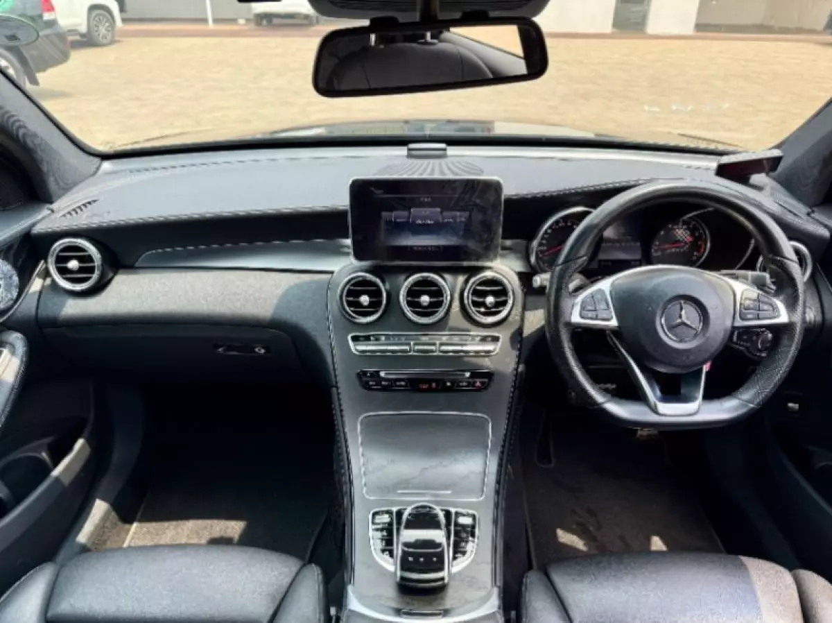 interiorFront