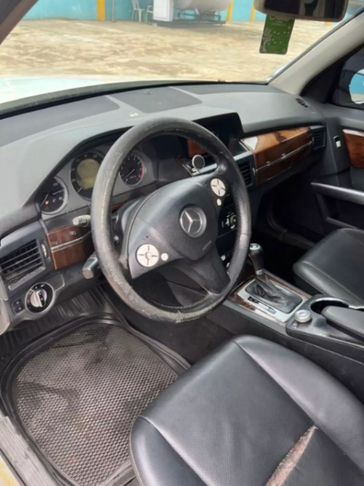 interiorFront