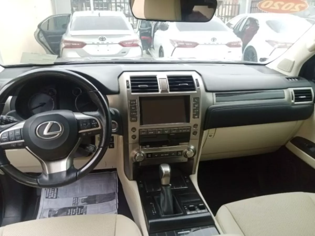 interiorFront