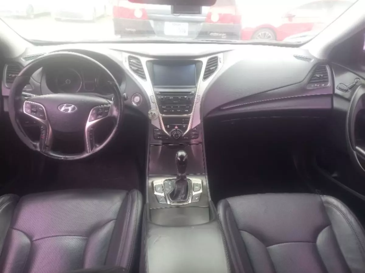interiorFront